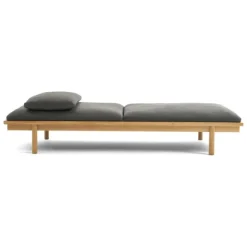 Pensive Daybed