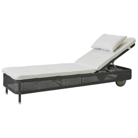 Presley Sunbed